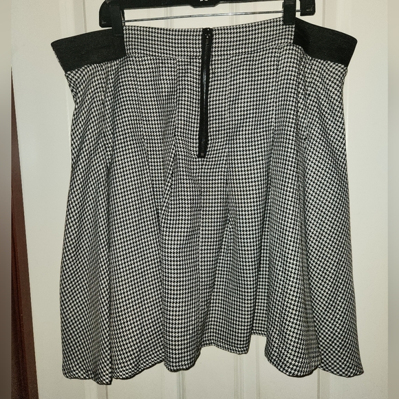 Mini Twill Pleated Skater Skirt TORRID - Picture 3 of 3